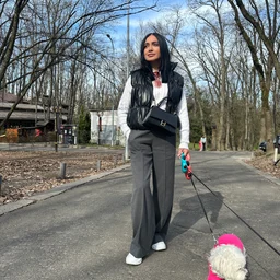 Ami (25) Big breasted glasses girl looking for sex partner on app