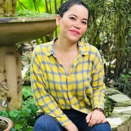 The beautiful college girl with good-looking Internet celebrity face is so cold