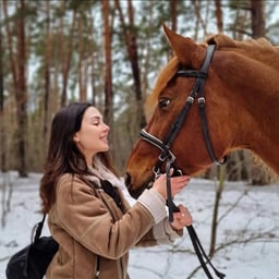 A ktv opened a live broadcast in a private room and bought so many gifts that I would swallow semen in a while.