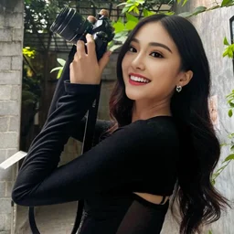 Couple checked into a hotel room to visit sex, but was secretly photographed by the unscrupulous boss