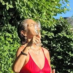 I missed the last train after drinking at work and stayed the night at my female boss's house, but it was discovered that I ejaculated prematurely, and I was forced to ejaculate from Friday night until Monday morning.