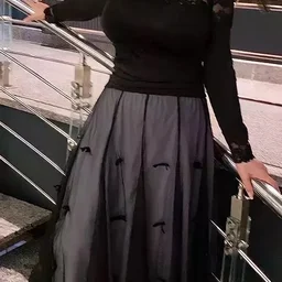 :A woman addicted to confinement, a claustrophobic career woman A woman addicted to confinement, a claustrophobic career woman