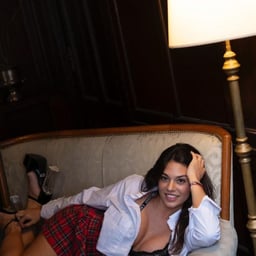 Crazy thrusting stimulated the vagina and finally squirted out