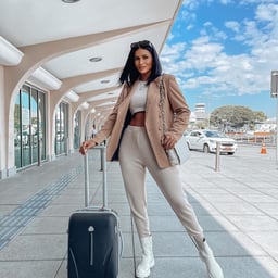 My busty stepmom saves water so she washes naked with me