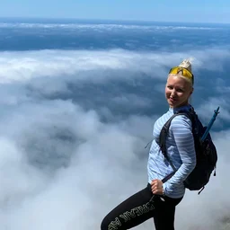 My little lover’s husband went to her house to have an affair while playing cards. It was so exciting. Face-showing Mandarin dialogue