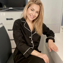 :It’s convenient for me to rent my brother! My sister rented me out to a female friend! Take a bath together and sleep under the quilt together... The sisters enjoy the experience of being like younger brothers. But our bodies are all adults - Unknown Acto It’s convenient for me to rent my brother! My sister rented me out to a female friend! Take a bath together and sleep under the quilt together... The sisters enjoy the experience of being like younger brothers. But our bodies are all adults - Unknown Acto