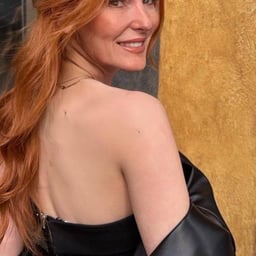 A young girl born in the 2000s puts on a passionate show to make money and hook up with her sex friends. She is very skilled in sucking dicks and giving blowjobs. She rides on her beautiful ass and fucks her until half of it is done. She takes a bottle an