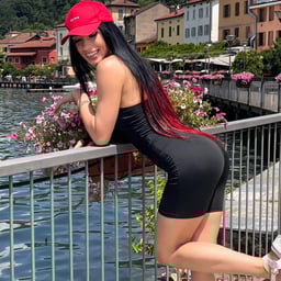 Beautiful blogger forgets to turn off the camera while having sex with her boyfriend during live broadcast