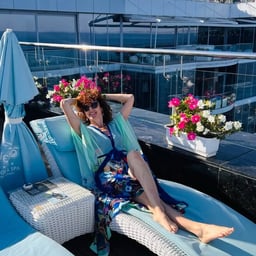 [Masturbation] An American mature woman masturbates and films her vaginal discharge live!