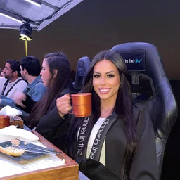 Internet celebrity beauty girl, black stockings, pink hair, double ponytails