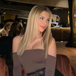 Come, come, serve the guests with Kansai accent. It's the same month every month.