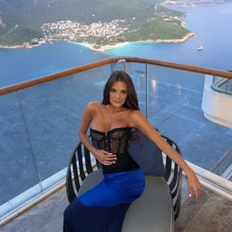 The good-looking beauty who went out to have an affair with her boyfriend behind her back yelled, 