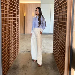 The voluptuous and voluptuous female secretary pinches her nipples to seduce the slutty slut Kashiwagi Ami.