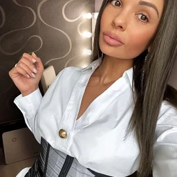 A beautiful blonde who has just been in the sea for two days! The fee is super shy!