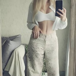 [Domestic Selfie Live Broadcast] The coquettish lace beauty first gives an enema and then masturbates