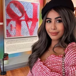 The hot stunner dips some peach jam into her bones and eats a fake cock while half-naked