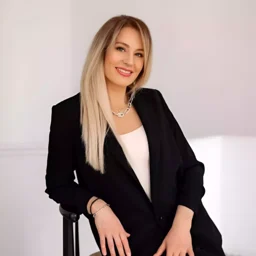 The virgin subordinate who took the female boss's teasing seriously until the morning had an incredible creampie. Minoko DLDSS-154-C