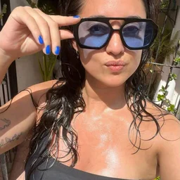 Great God Siyu's high-quality work of a good young woman from a good family. The red and blue mature stockings are so tempting and top-notch that I can't stand the urge to look at those beautiful legs. 720P high-definition!