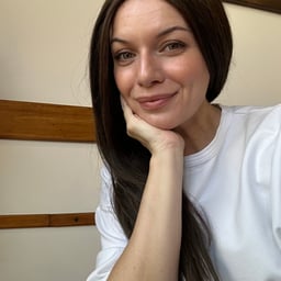 Face showing lifted! ! Magic Mirror Delivery: A neat and dignified beauty staff member who works at a first-class department store, her first experience