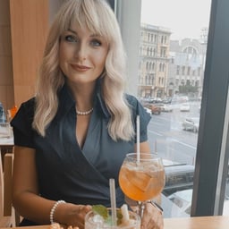 Sexy girl inserts pink vibrator!