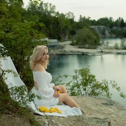 :Lulu, long-haired sexy beauty with glasses Lulu, long-haired sexy beauty with glasses