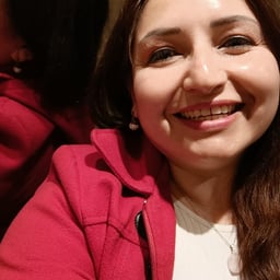 I made an appointment with a beautiful woman whose eyes are always sparkling, which makes me feel embarrassed.