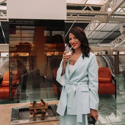 views:Black and bushy long-legged schoolgirl. Black and bushy long-legged schoolgirl.