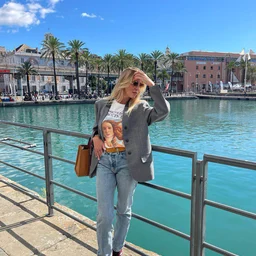 :The girls at the massage center are waiting for you to have sex The girls at the massage center are waiting for you to have sex