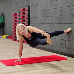 [Cunt in Stockings and High Heels] It’s a lot of fun to perform the plot with an old man who collects rags. The whole process shows his face and gives a blowjob with a big dick and licks the balls, allowing the old man to play with her sexy tits and cum w