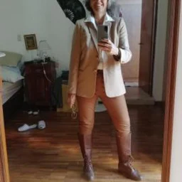 Although IDE992 is simple, it is the five-day life of Qin Yinhua, a carnivore, and her childhood sweetheart. .